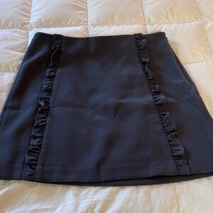 2/$10 
LOFT Blue/Gray Size 6 Side Zip Skirt W/ Front Ruffle mini Like New